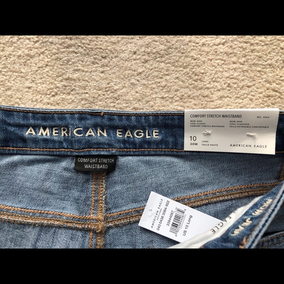 American Eagle AE Mom Jean Cool Classic Blue Size 10 Long Knee Rips Straight - Picture 10 of 15